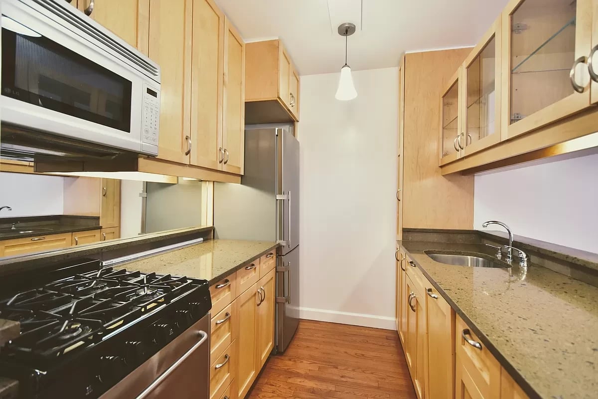 500 West 43rd Street Unit: 4K