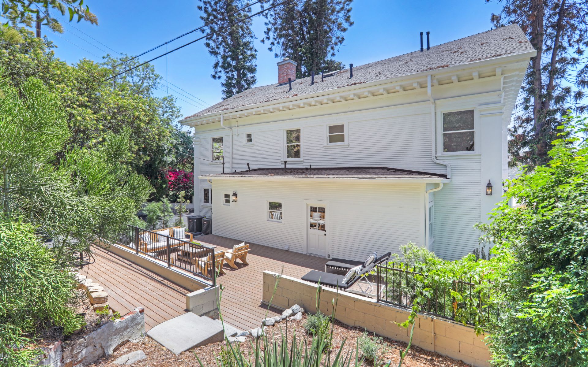  901 Isabel St