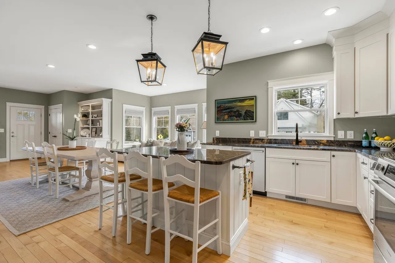 New Listing: 2 Franklin Circle, Cape Elizabeth, ME 04107 – $995,000