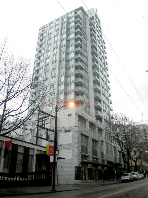 1004-480 Robson St