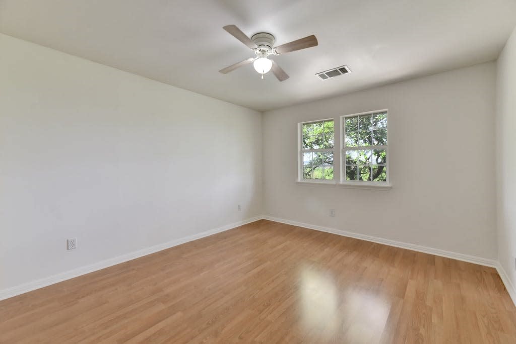 1107 Bowie Rd