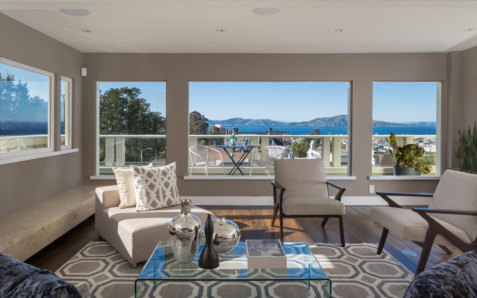 Contemporary Gem In Cow Hollow