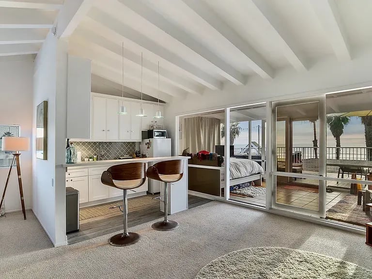 2411 Ocean Front Walk