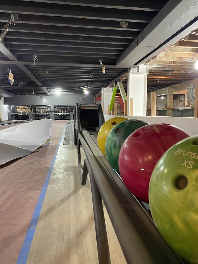 A 4-lane Bowling Alley, Vintage Arcade Games, & a Full Bar Are All Features of Downtown’s Latest Addition!