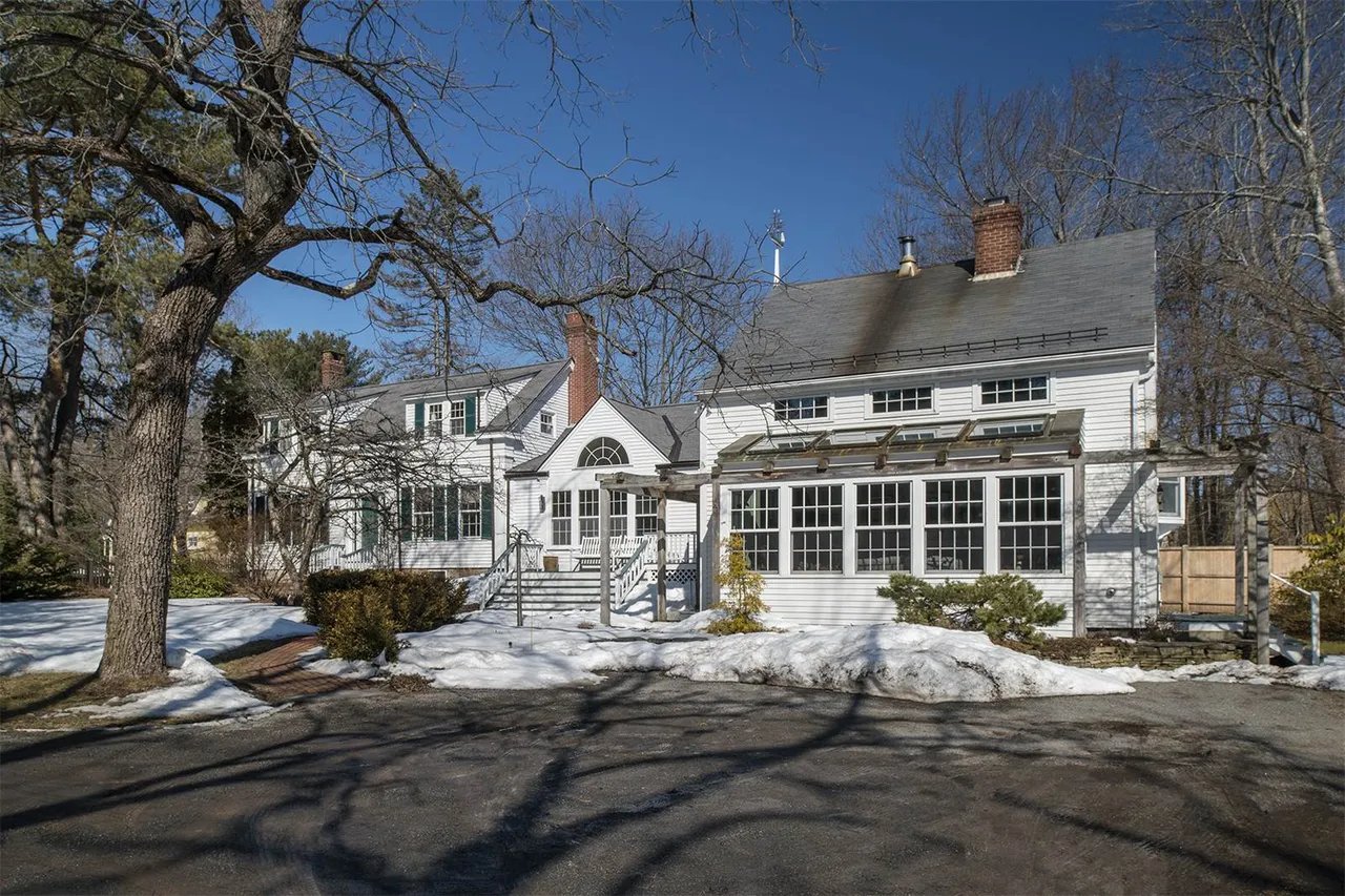 New Listing – 221 Foreside Road, Falmouth, Maine 04105 – Maine Real Estate