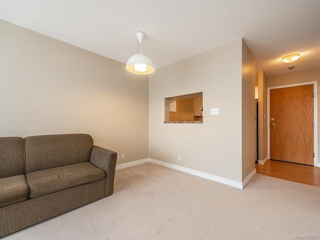 710-835 View St