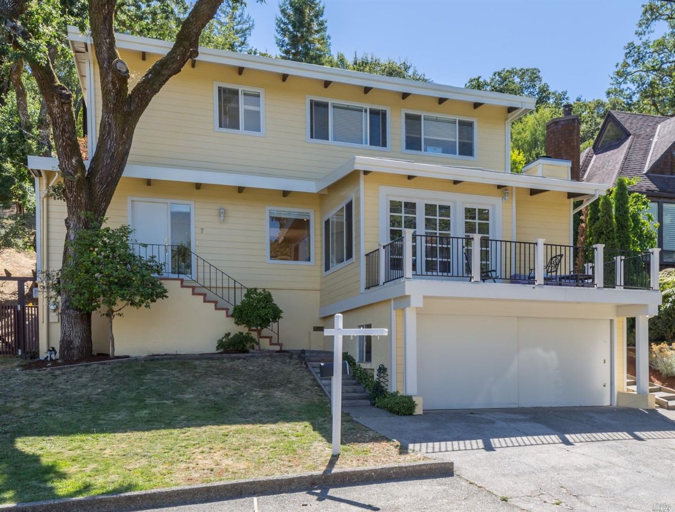 7 Vine Ave