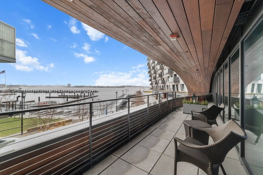 300 Pier 4 Blvd #7F