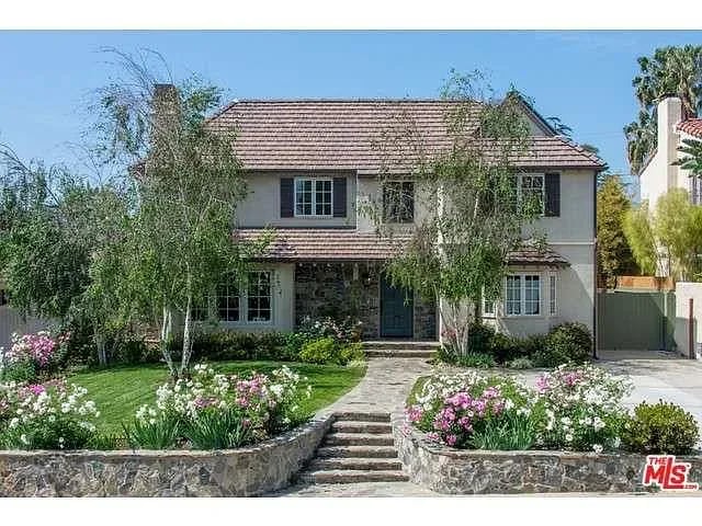1555 Club View Dr