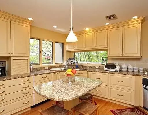 25 Pilot Point Rd