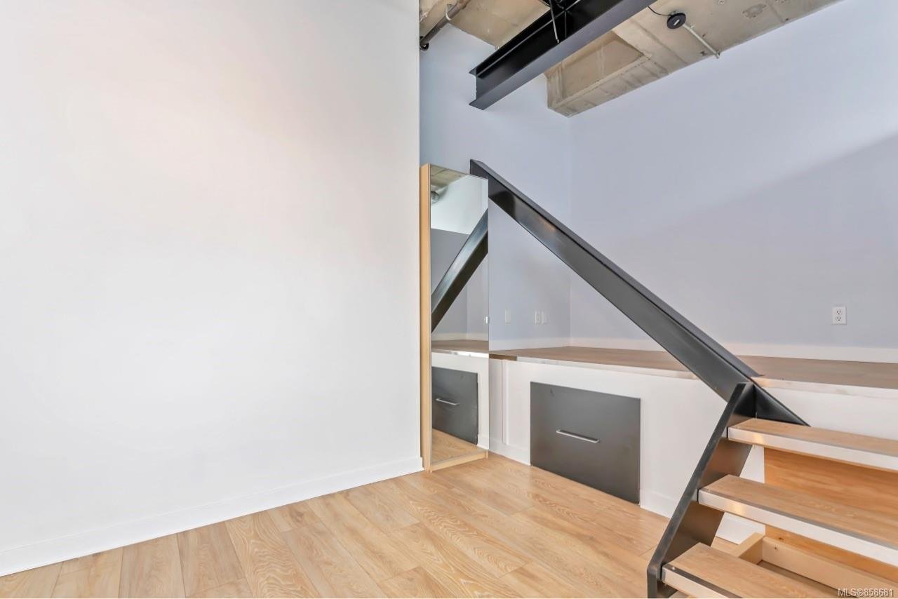 209-1061 Fort St