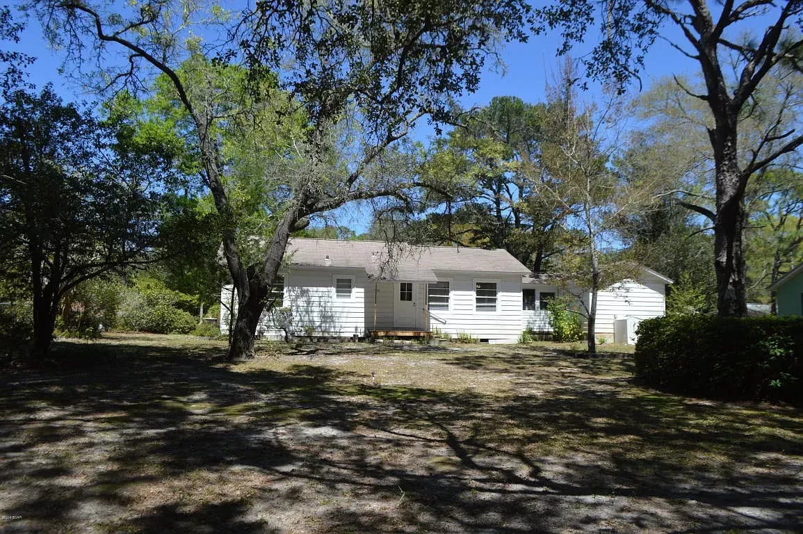 1017 W 12TH Court