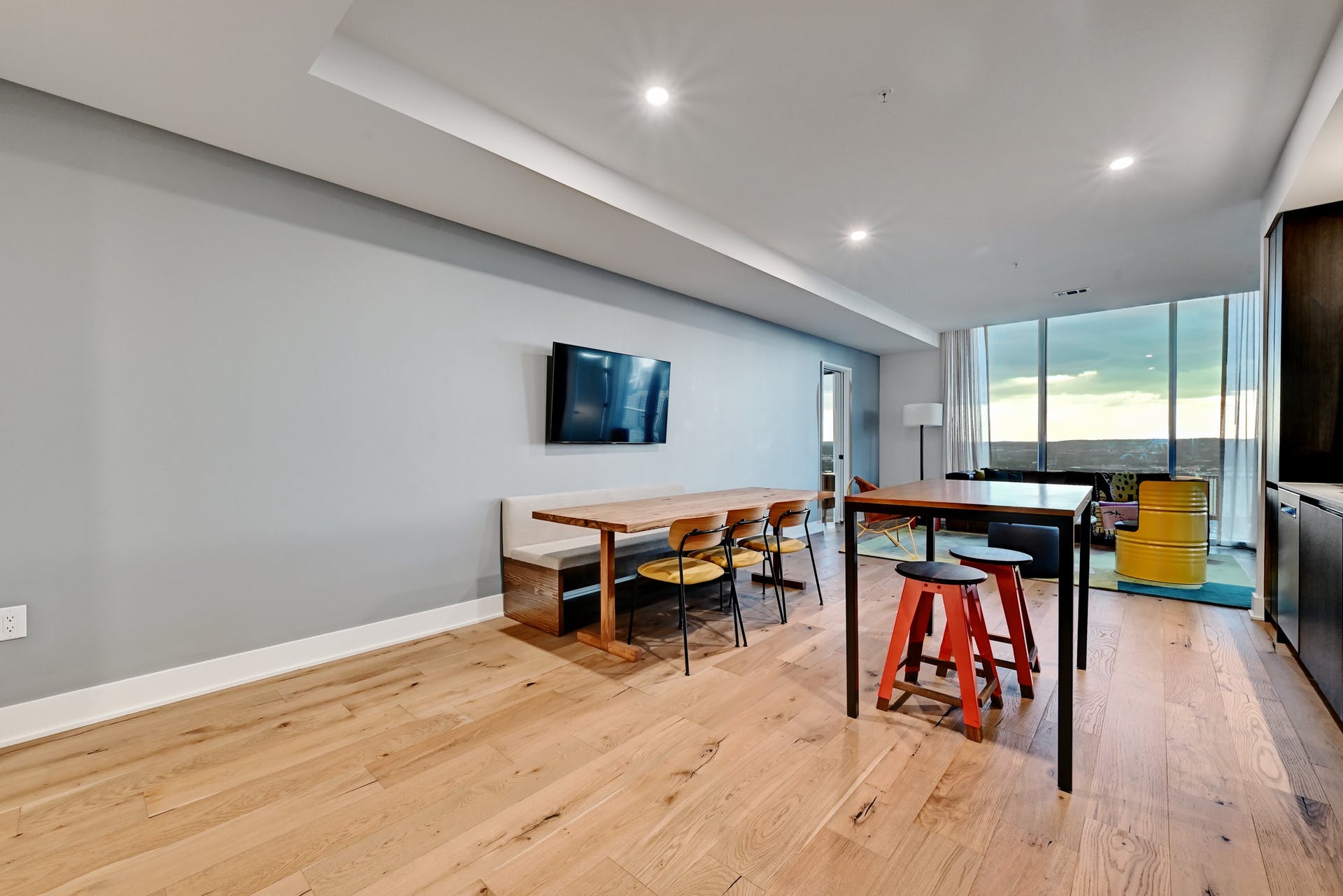 48 East Avenue #3201