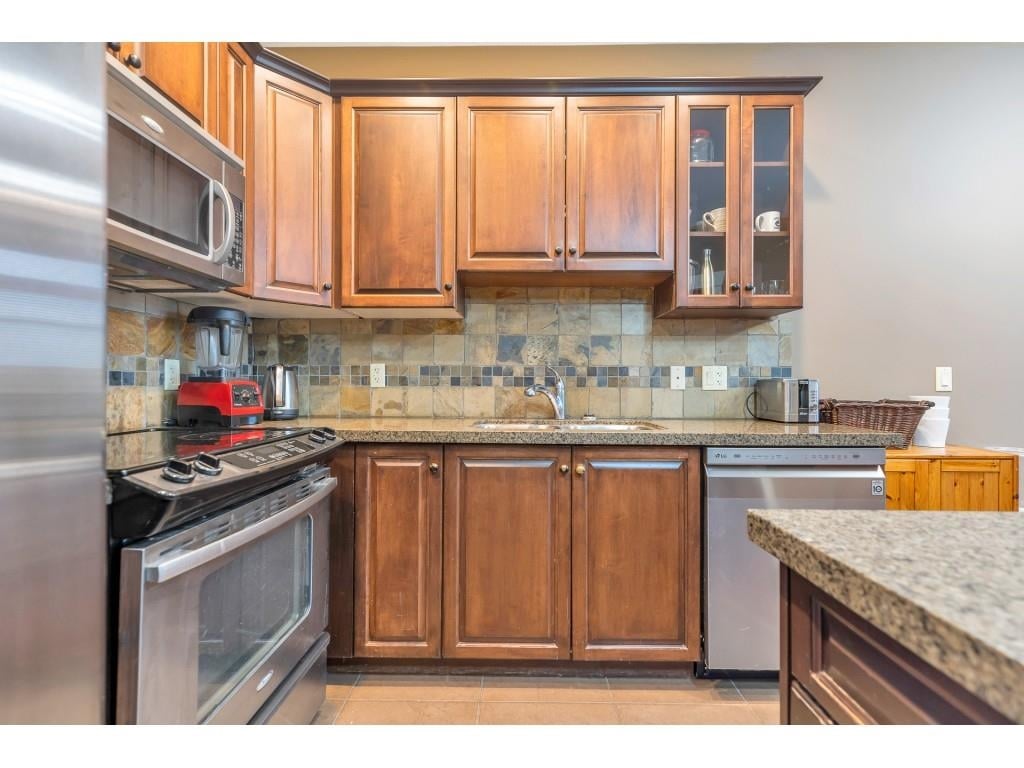 409-45893 Chesterfield Ave