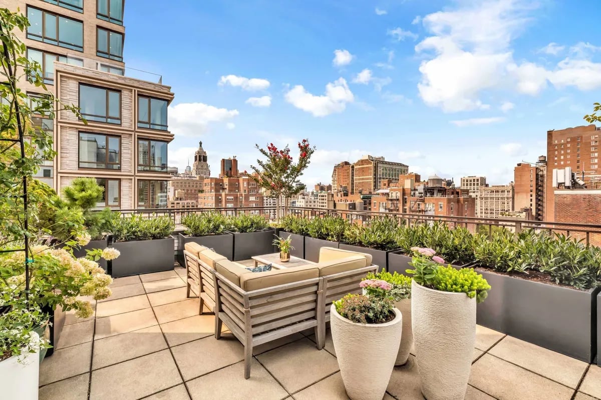 201 East 21st Street Apt 18K