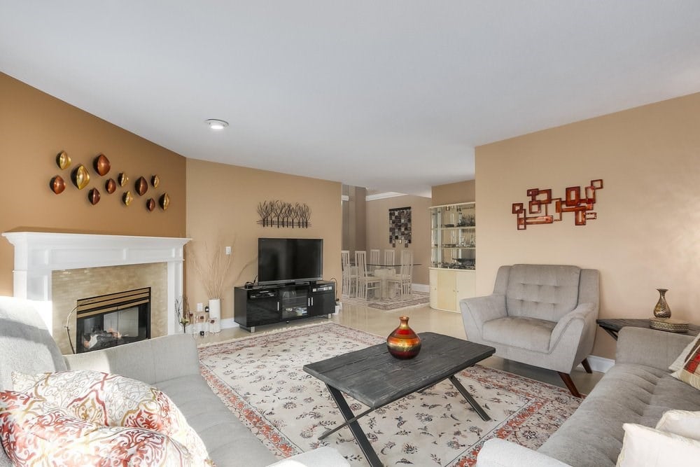1120 Strathaven Dr