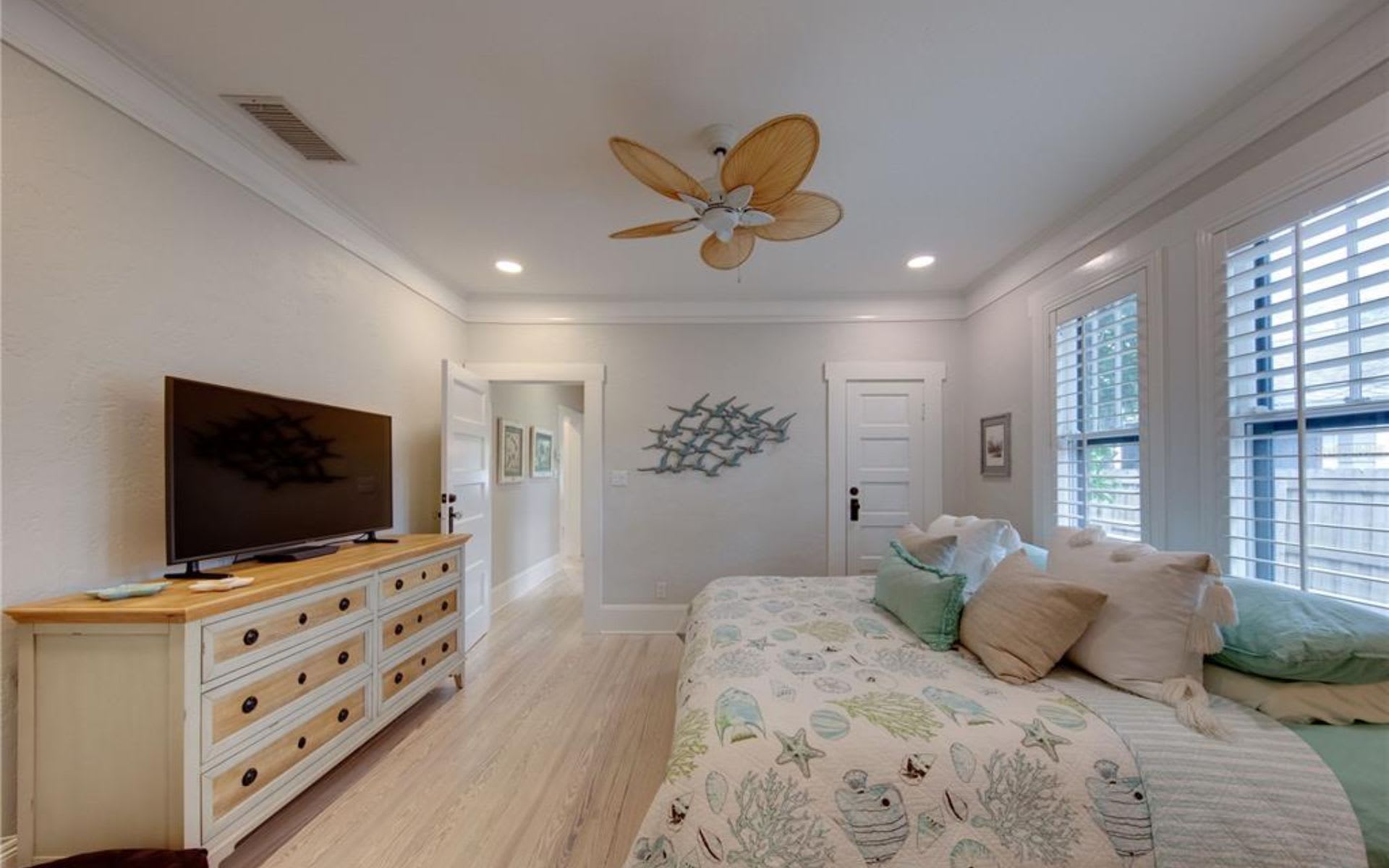 1122 Pomelo Ave