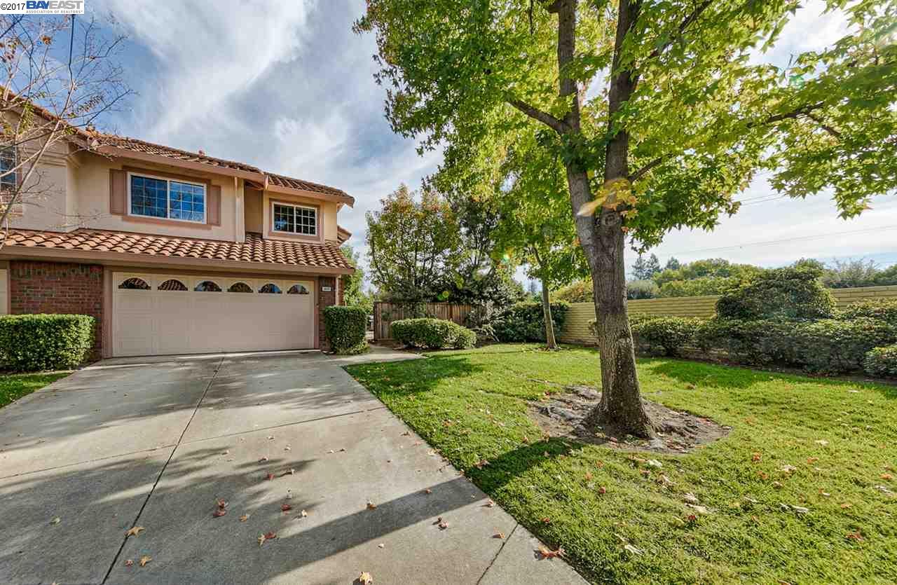 1648 Holly Cir