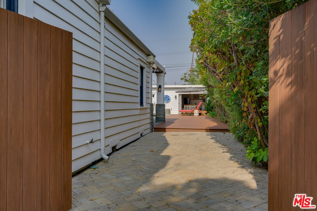 3752 Ocean View Ave, Los Angeles, CA 90066
