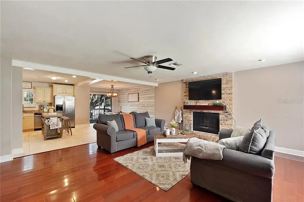 3202 HUNTER PL