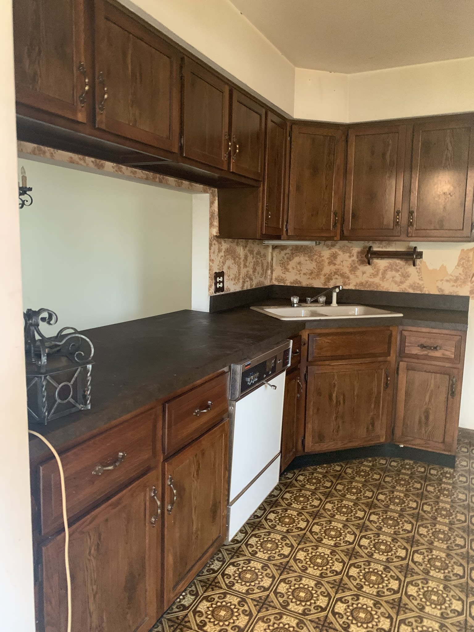 1506 Columbia Ct, Elk Grove Village, IL 60007