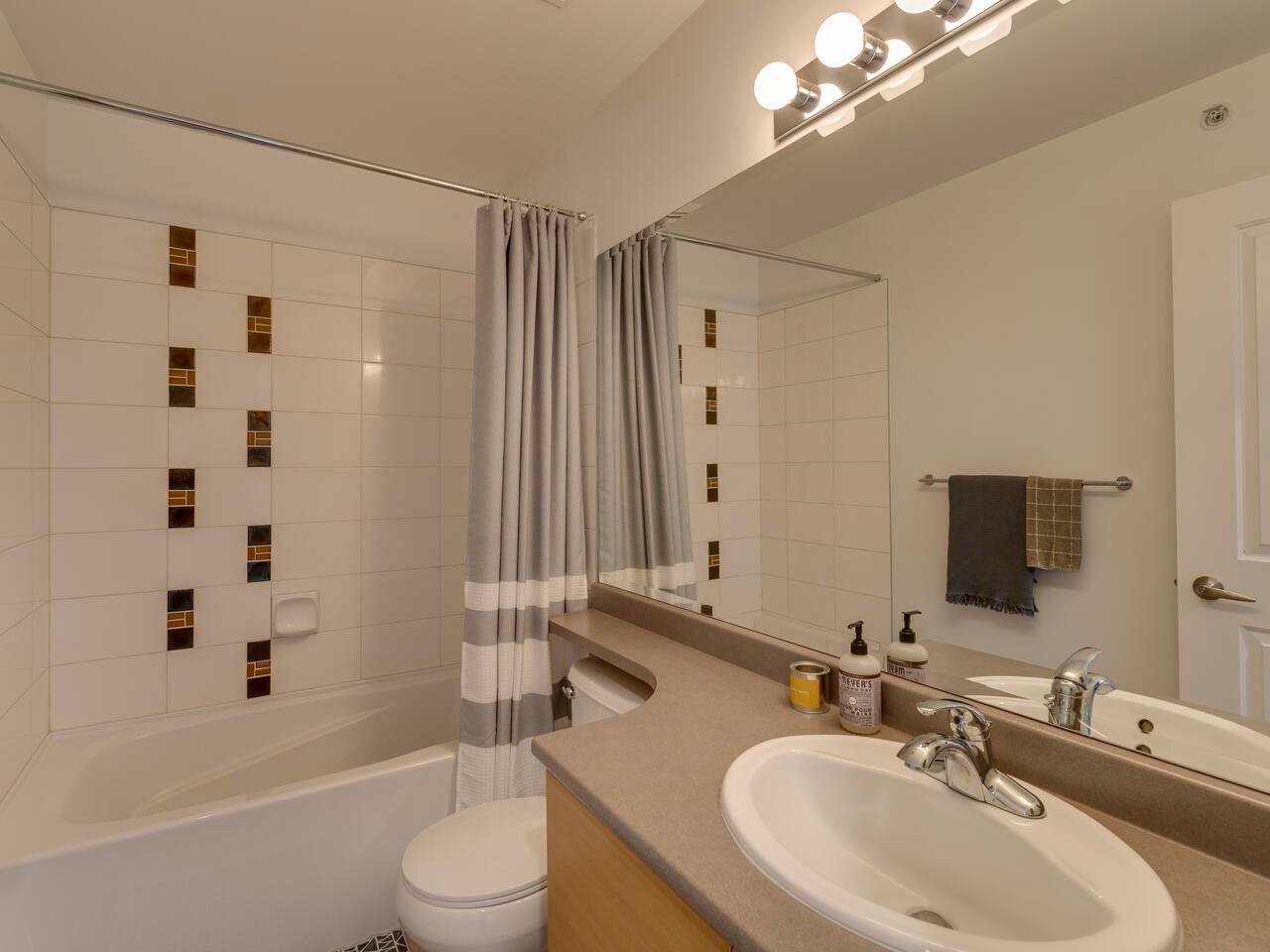 1196 Village Green Wy
