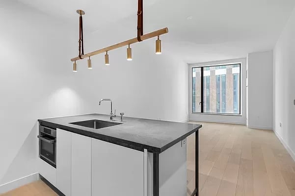 11 Hoyt Street Unit: 8C