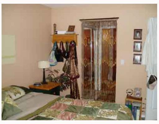 1028 Edgewater Cres