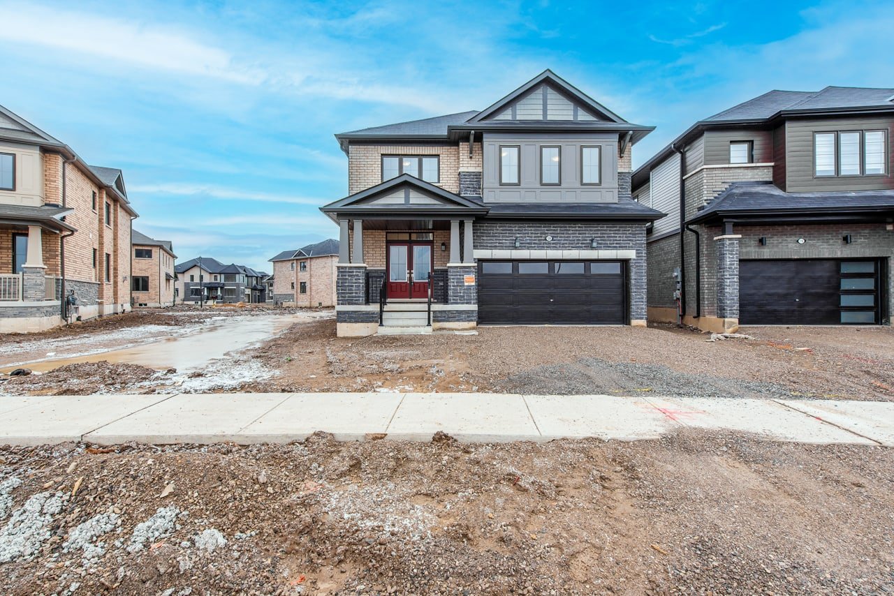 120 Whithorn Cres