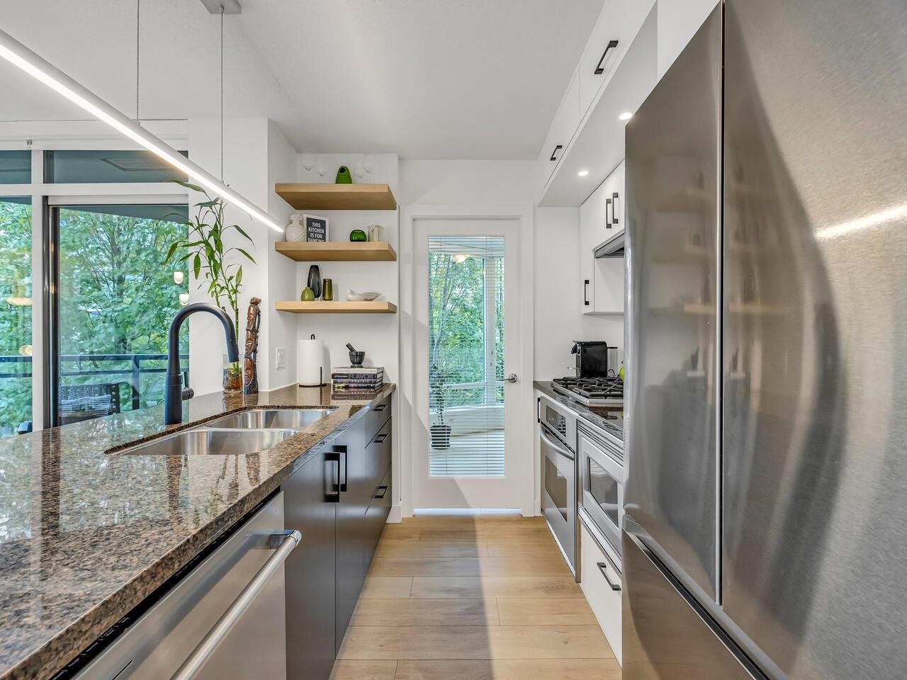 301-1650 W 7th Ave
