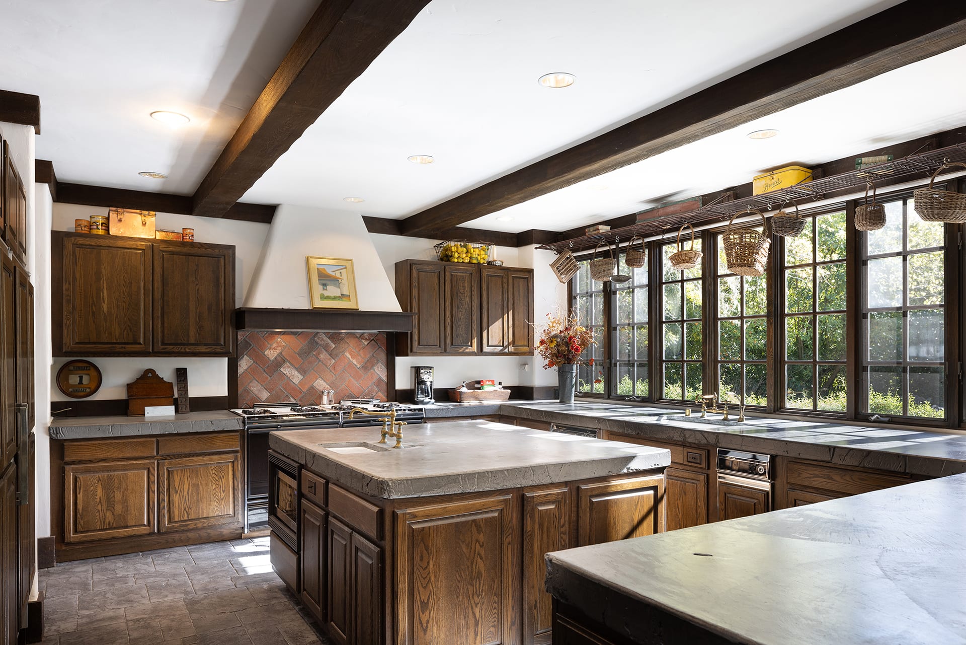 Pebble Beach Manor - 3323 Stevenson Drive