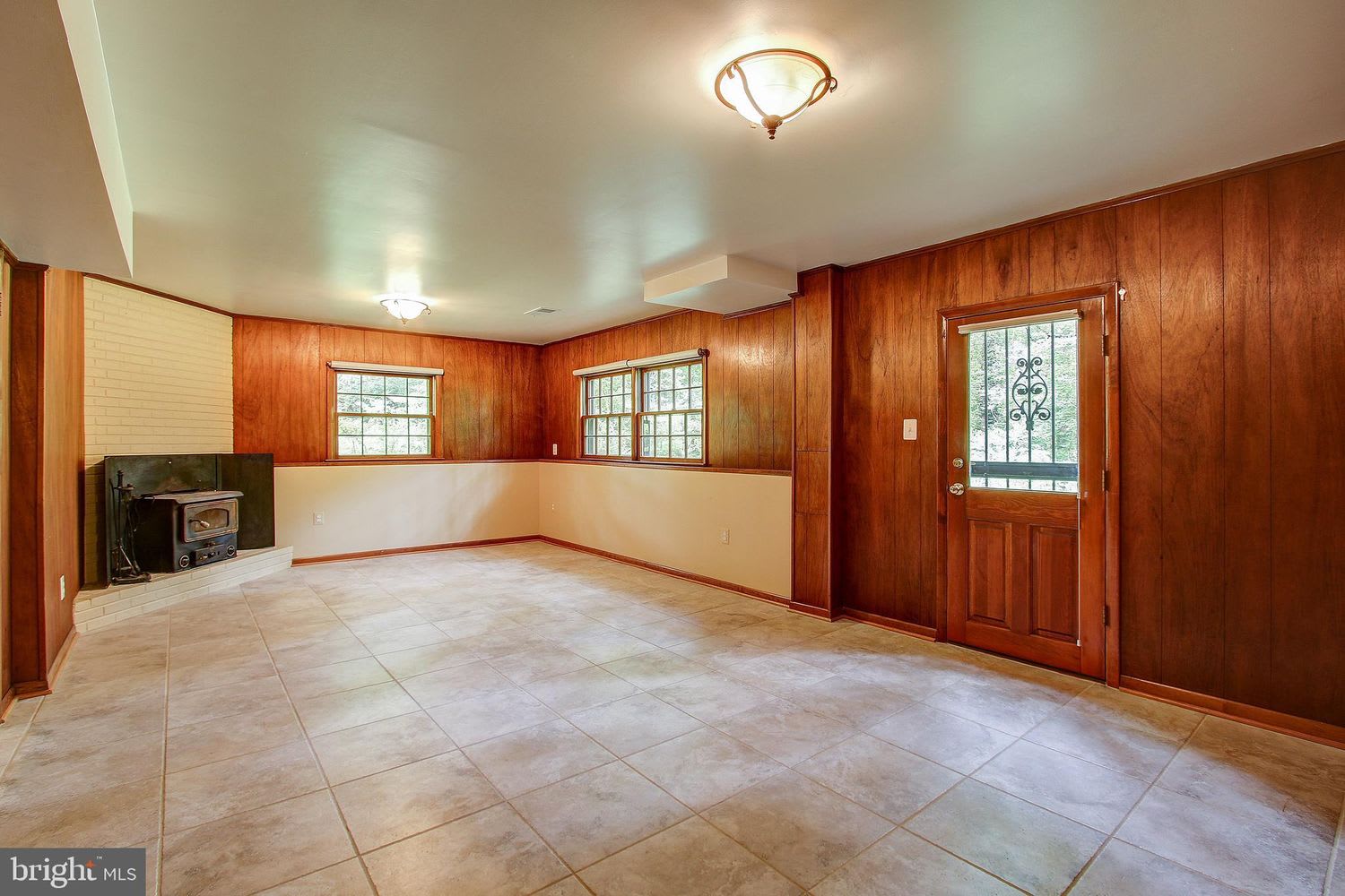 1552 Forest Villa Ln