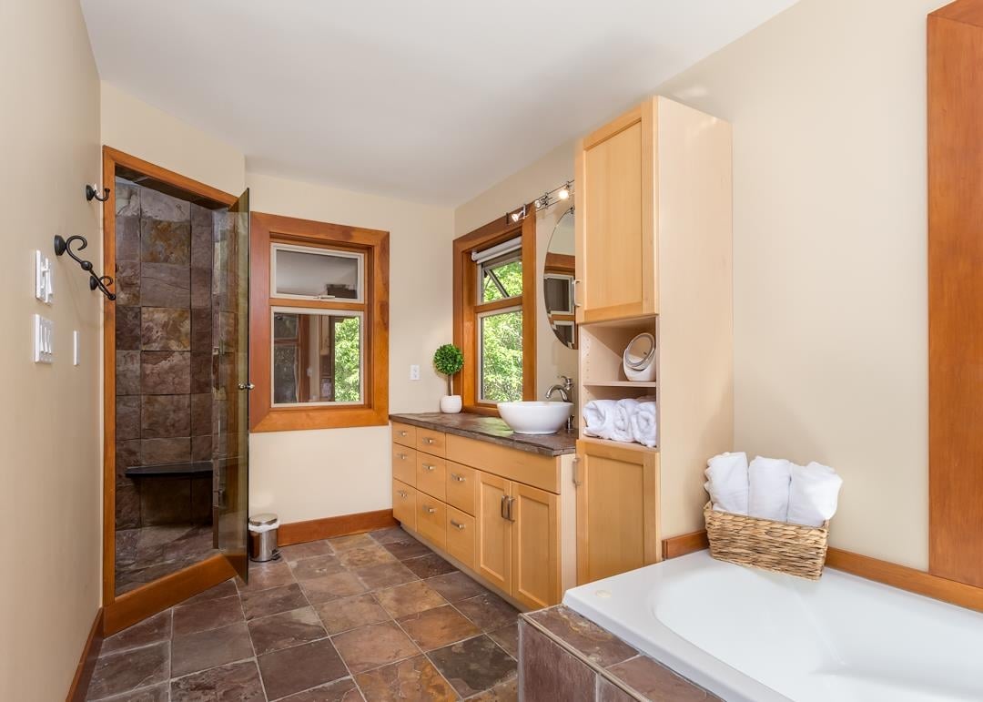 4-40781 Thunderbird Ridge