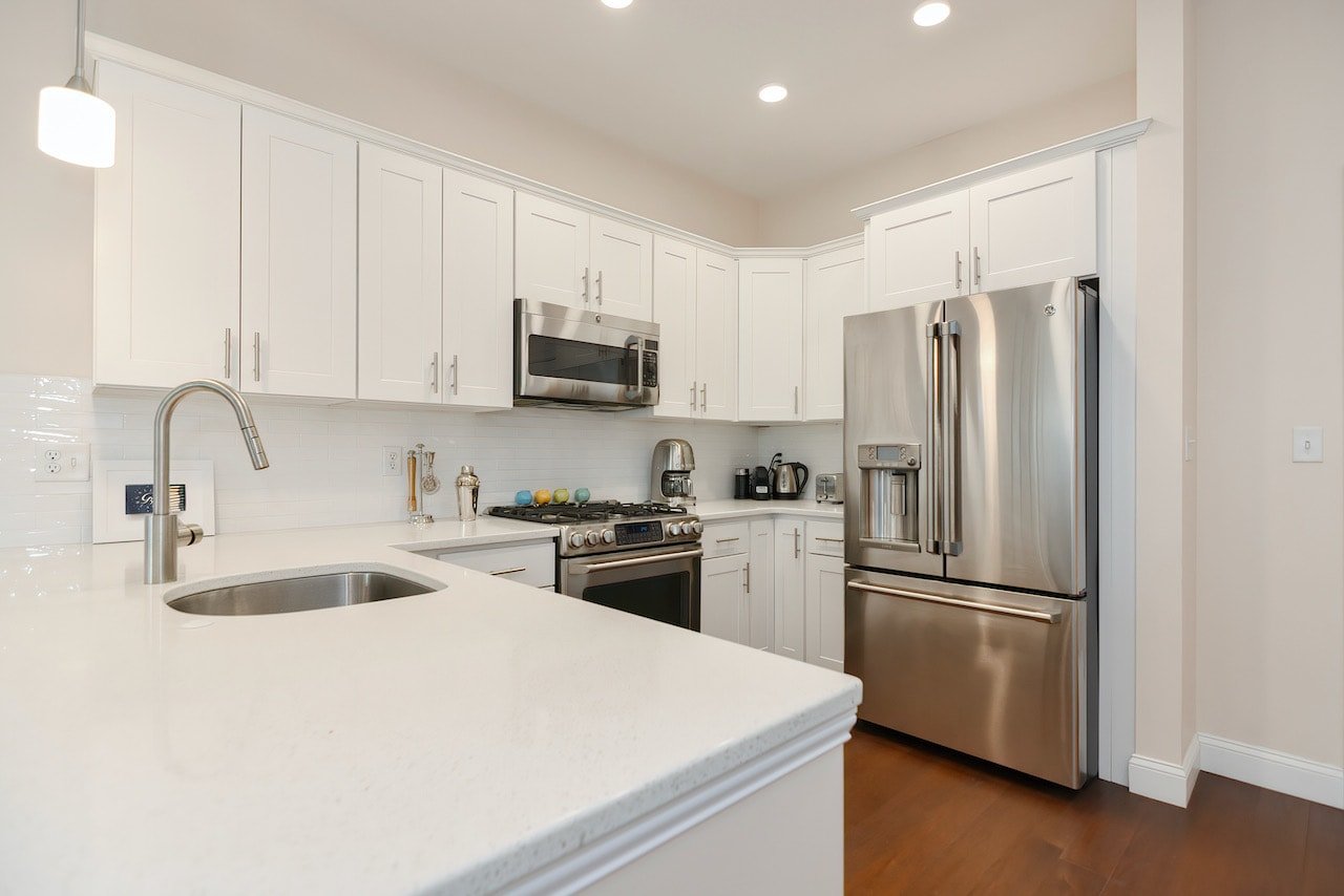 South Boston - Sunny 1 bed 1 bath w. Garage Parking & Central AC! July 15 or August 1!