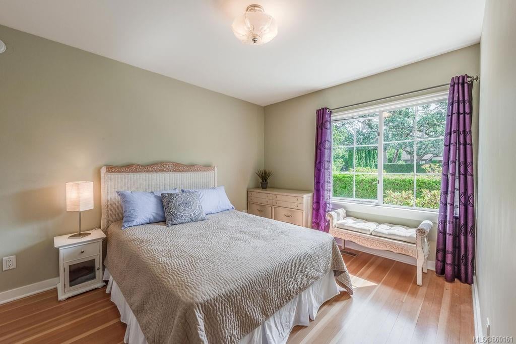 3084 Cadboro Bay Rd