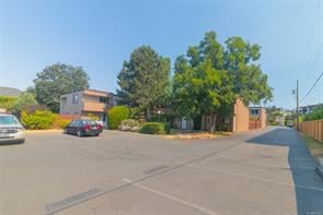 11-626 Goldstream Ave
