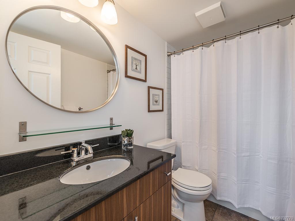 206-649 Bay St