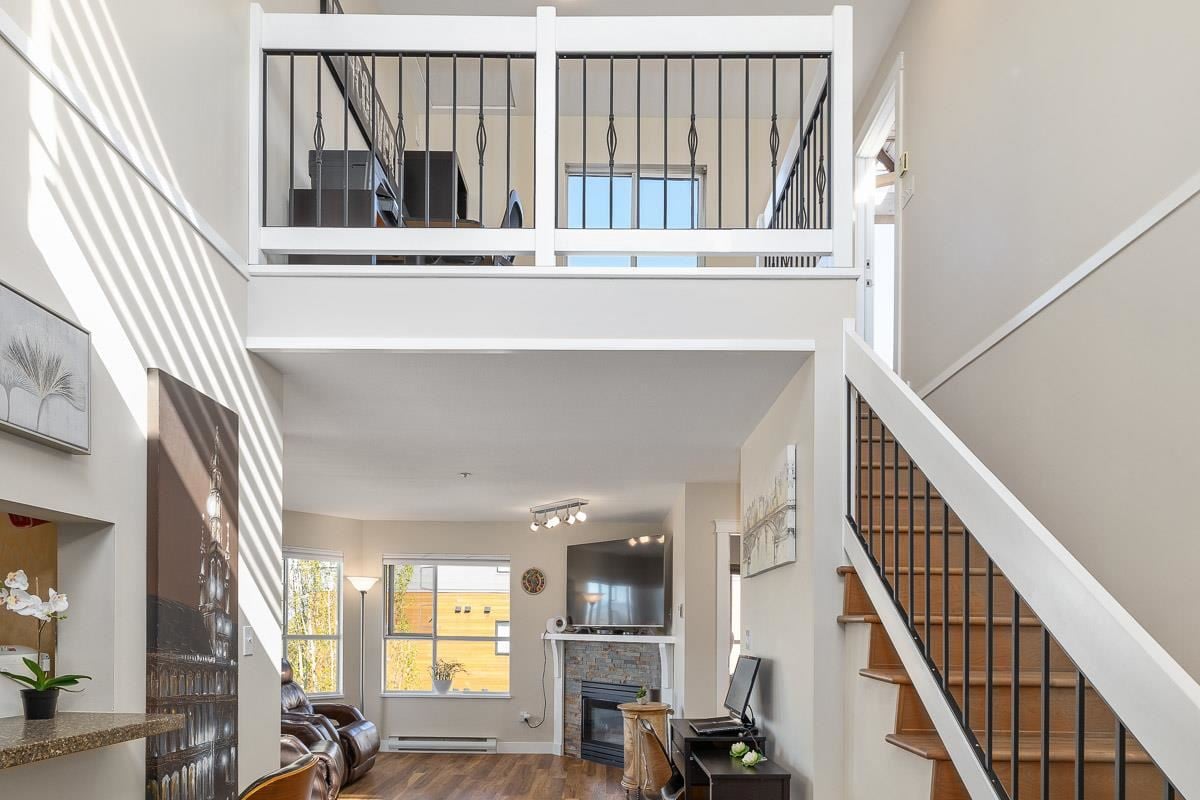 406-2285 Pitt River Rd