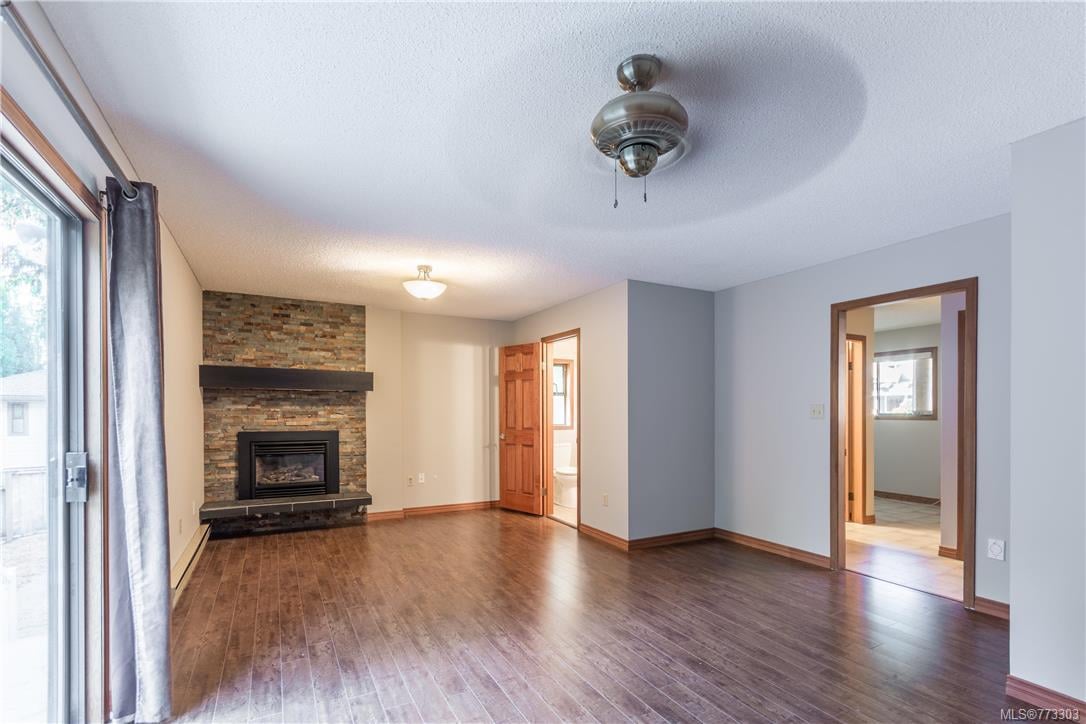 8733 Forest Park Dr, North Saanich