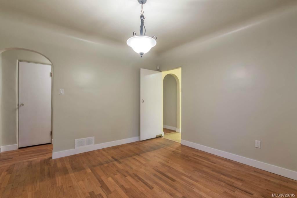 2675 Arbutus Rd