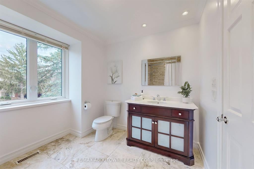 2269 All Saints Crescent Oakville