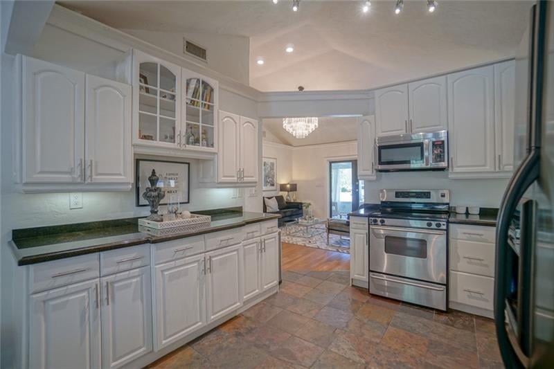 513 SW 10th St