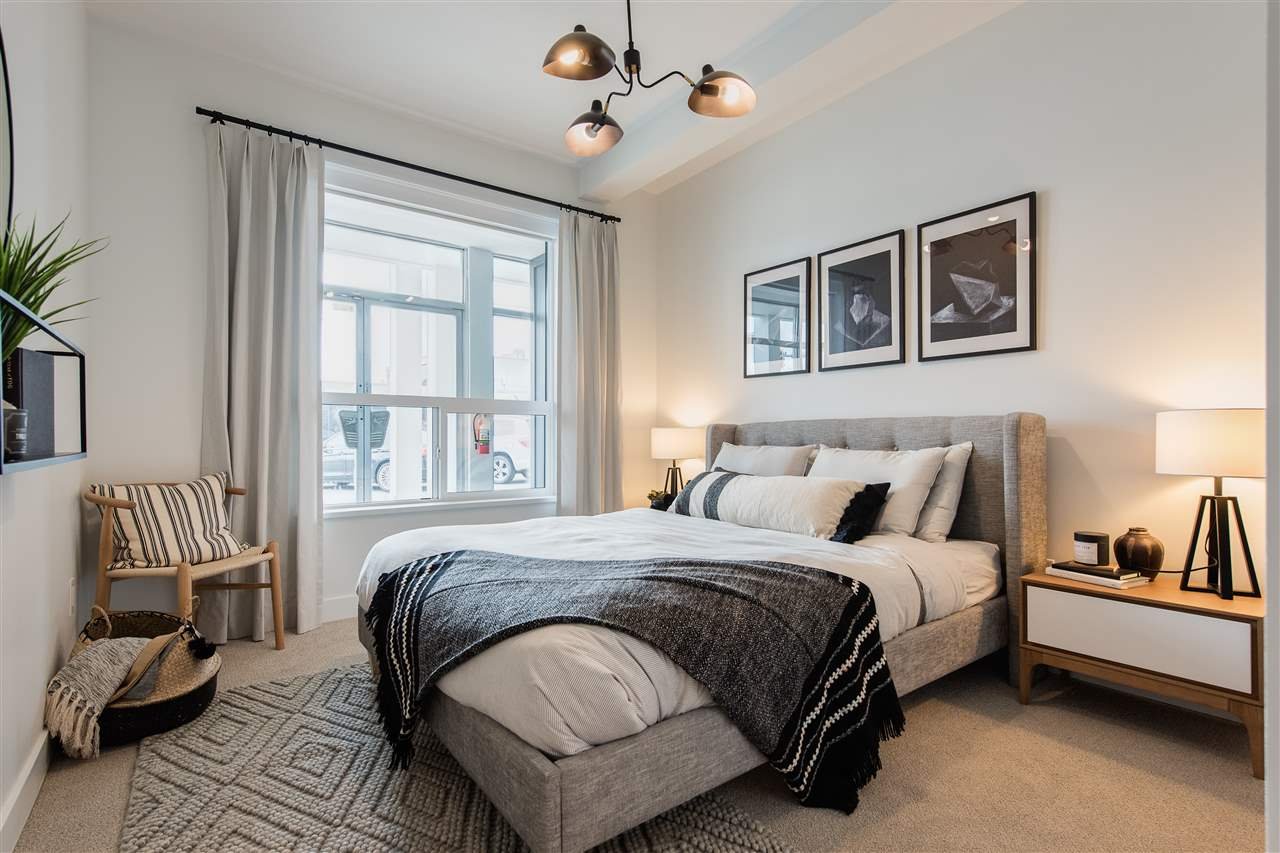 327-2485 Montrose Ave
