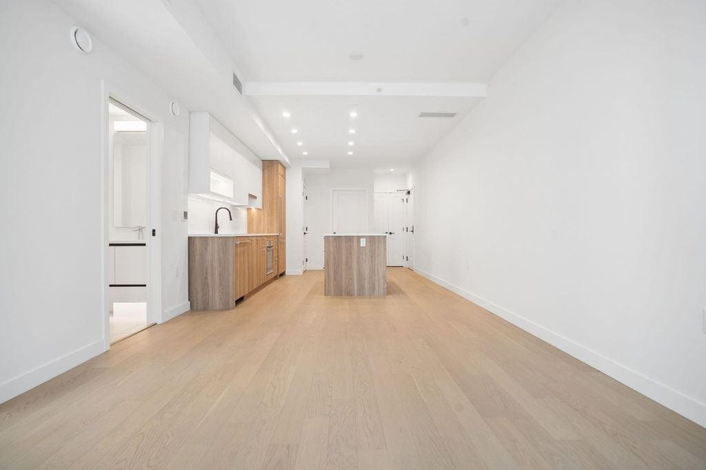 8398 Oak Street 204, Vancouver