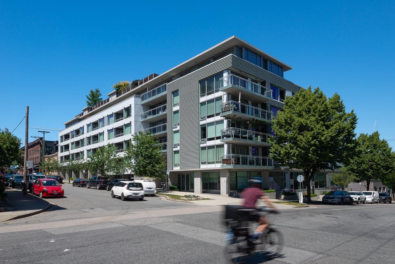 309-289 E 6th Ave