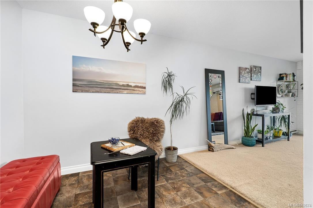 305-2757 Quadra St