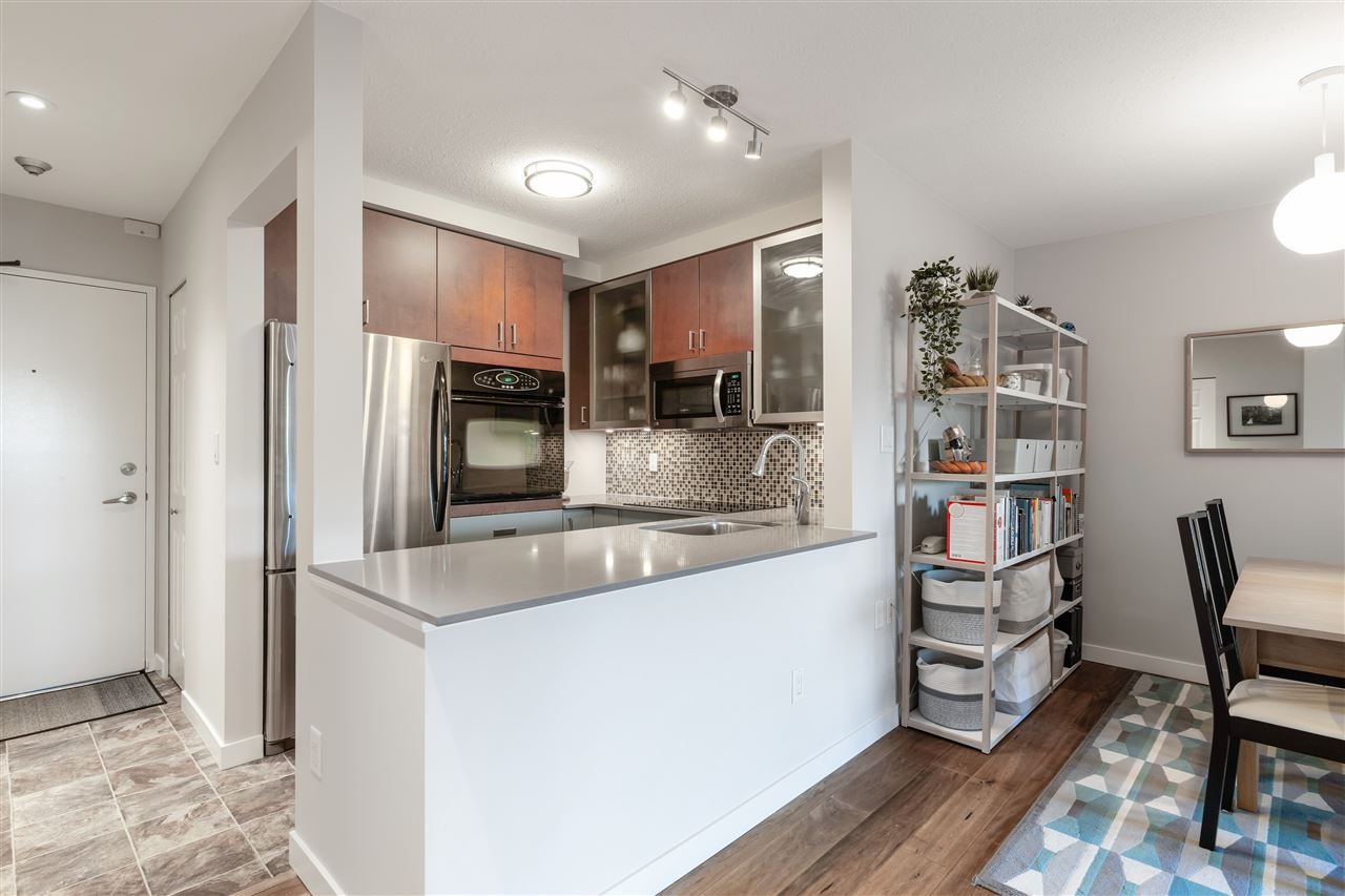 317-555 W 14th Ave