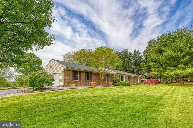 4000 HERITAGE HILL LANE