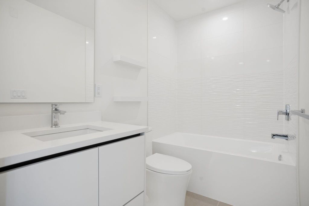 8398 Oak Street 202, Vancouver