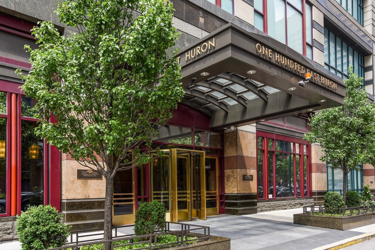 100 E Huron  Street, Unit 3902